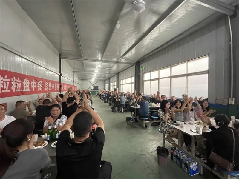 欢聚端午，万“粽”一心 I洛阳高飞桥隧机械股份(AG凯发)登录入口举行迎端午员工聚餐活动